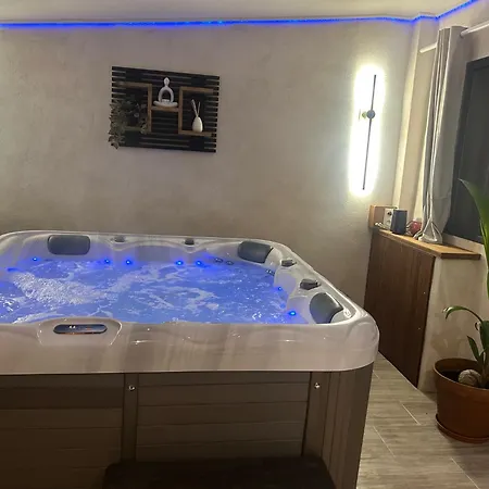 En Sarthe Avec Sauna Et Jacuzzi Casa vacanze